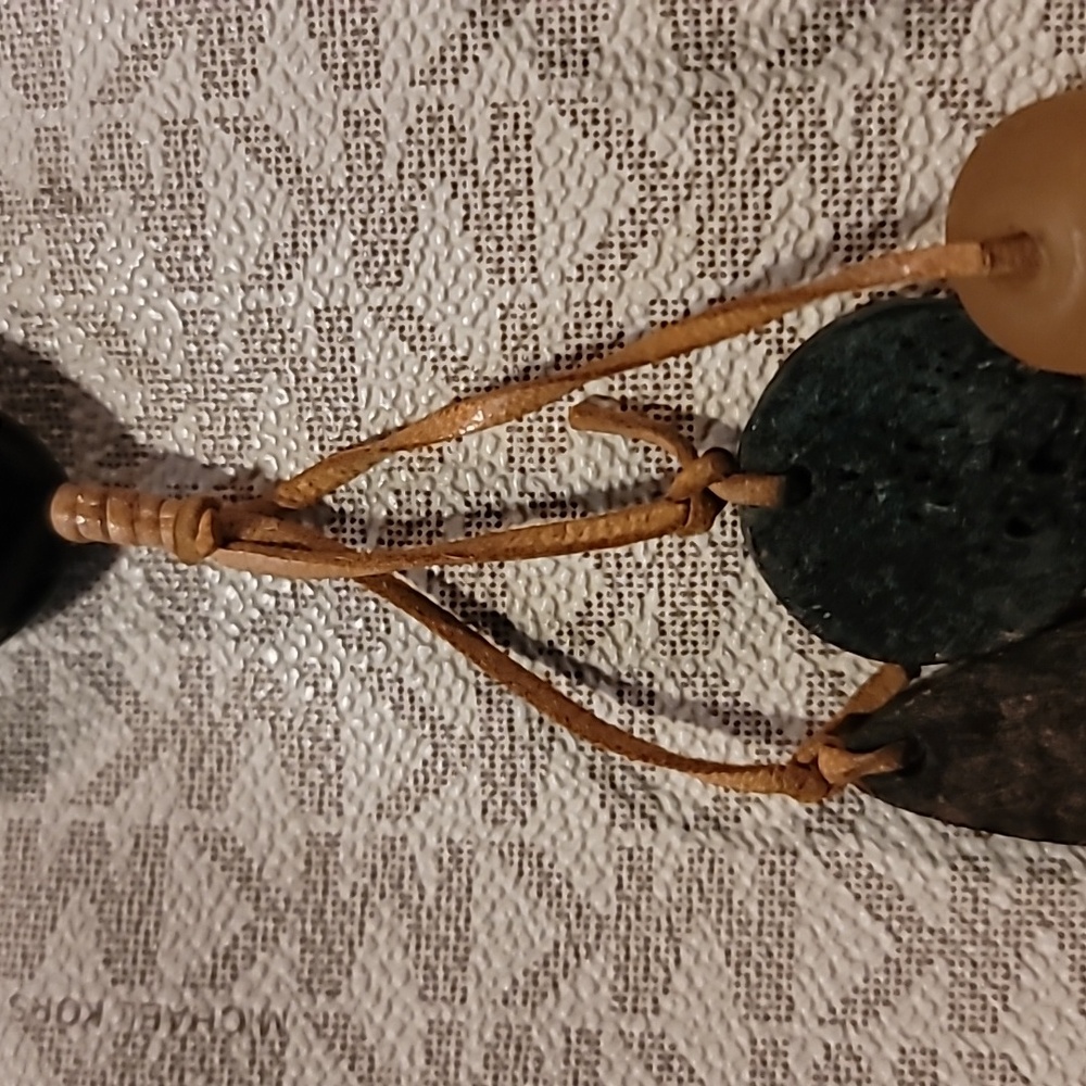 Vintage Hawaiian Black Kukui Nut Lei Necklace - Picture 3 of 7